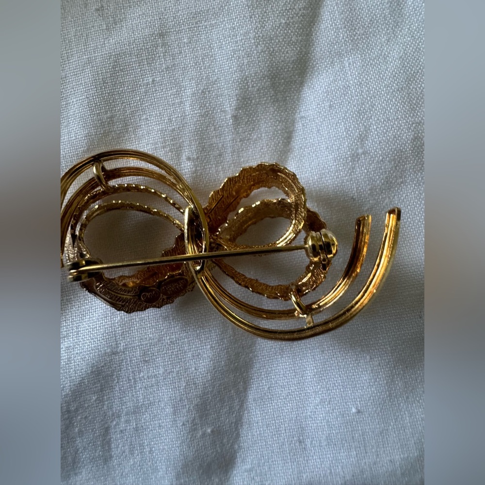 Gold Infinity Brooch - Picture 2 of 6